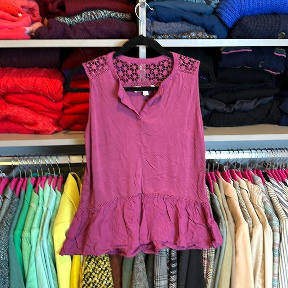 Loft magenta sleeveless embroidered v neck top size XS